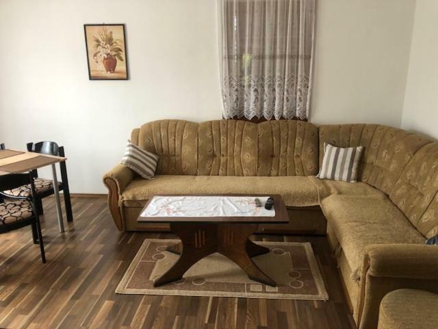 Apartman Nina Licko Petrovo Selo Exterior photo