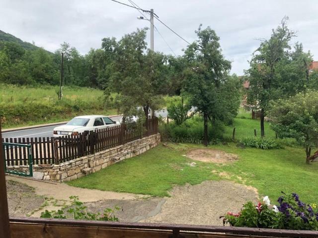 Apartman Nina Licko Petrovo Selo Exterior photo
