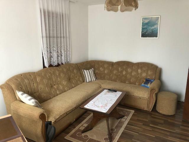 Apartman Nina Licko Petrovo Selo Exterior photo