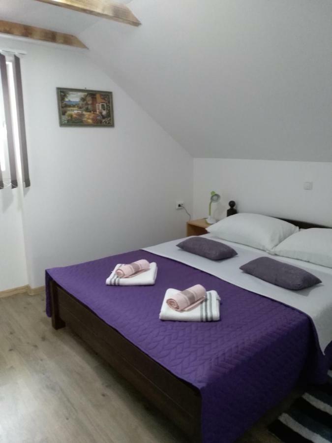 Apartman Nina Licko Petrovo Selo Exterior photo