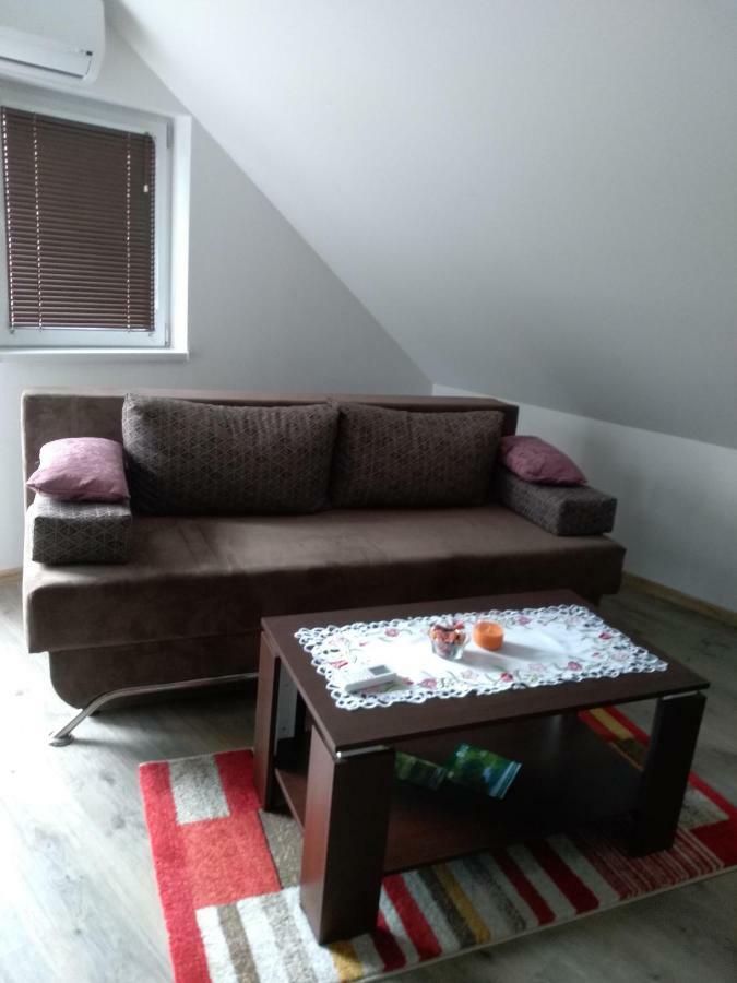 Apartman Nina Licko Petrovo Selo Exterior photo