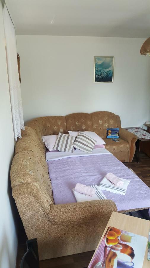 Apartman Nina Licko Petrovo Selo Exterior photo