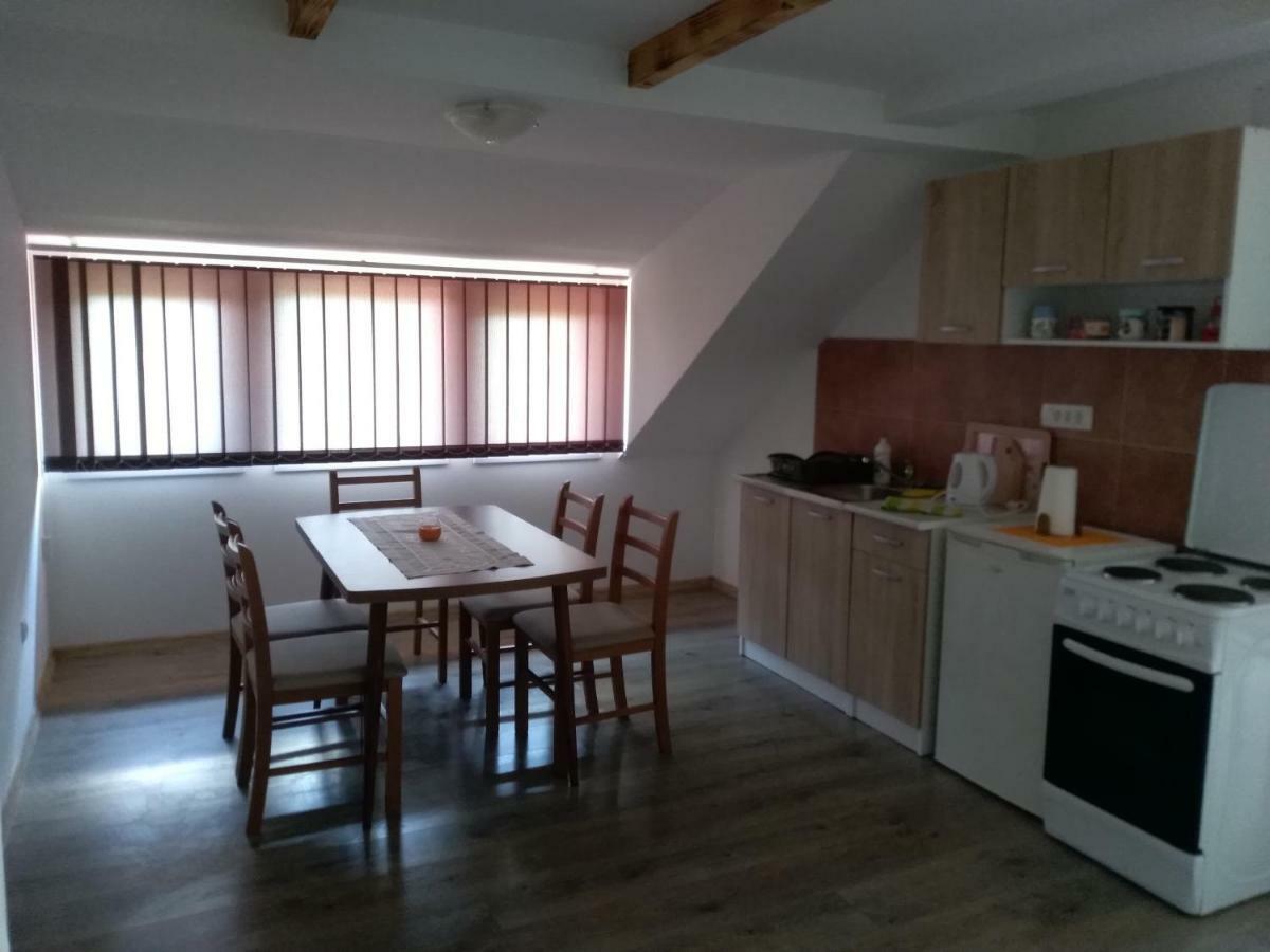 Apartman Nina Licko Petrovo Selo Exterior photo
